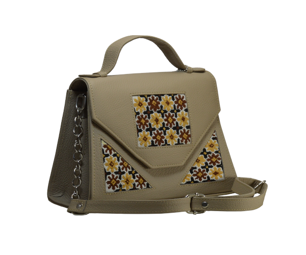 The Pioneer Crossbody Collection: Where Craftsmanship Meets Minimalist Elegance